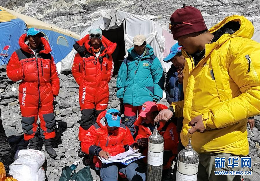 (2020珠峰高程测量)(2)2020珠峰高程测量登山队冲顶组再出发
