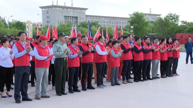 金昌市举行“包街”“包帮”星级志愿服务组织赠旗活动