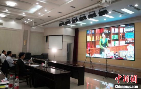 图为甘肃农产品通过线上推介。 刘玉桃 摄 图为甘肃农产品通过线上推介。 刘玉桃 摄