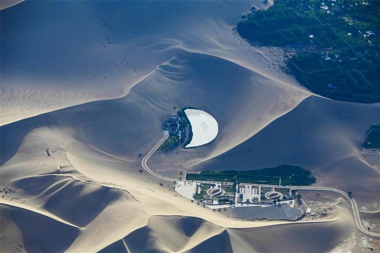 2000米高空看月牙泉