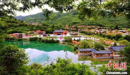 图为陇南市宕昌县官鹅沟景区内,“绿意”四溢。(资料图) 王坤 摄 图为陇南市宕昌县官鹅沟景区内,“绿意”四溢。(资料图) 王坤 摄