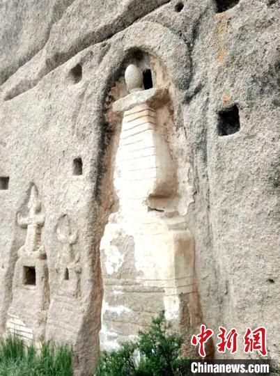图为发现的古代佛龛塔石刻塔群遗迹。永昌县委宣传部供图