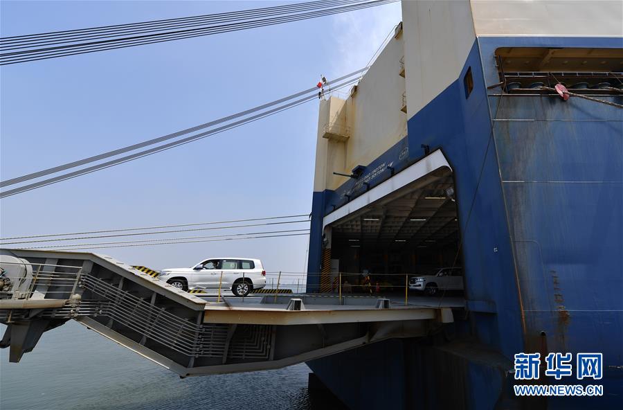 （经济）（4）数千辆平行进口车运抵天津港
