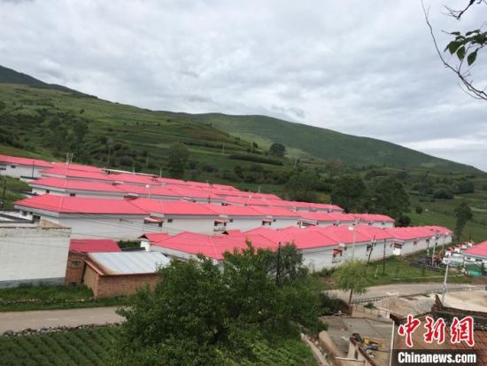 图为元古堆村建成的3个易地搬迁集中安置点之一。 张婧 摄 图为元古堆村建成的3个易地搬迁集中安置点之一。 张婧 摄