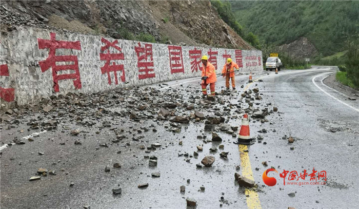 【假期】甘肃：端午降雨来袭公路人抢险保畅通