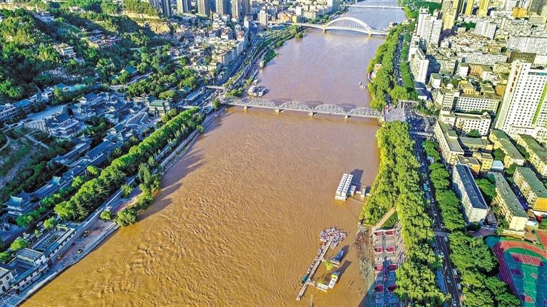 水位上涨提醒市民远离河边