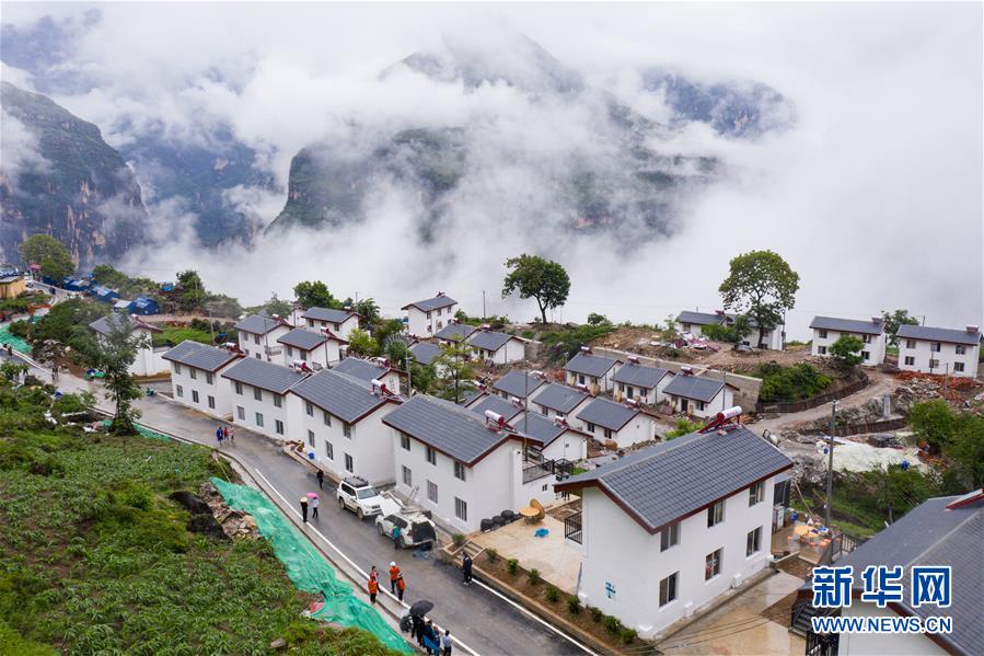 (图文互动)(12)我国最后一个具备条件通硬化路的建制村阿布洛哈村通车了