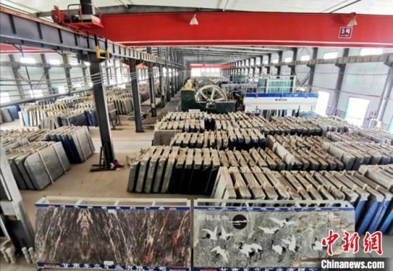 图为金塔县东立矿业已经加工完成的石材成品。(资料图) 卢玉 摄 图为金塔县东立矿业已经加工完成的石材成品。(资料图) 卢玉 摄