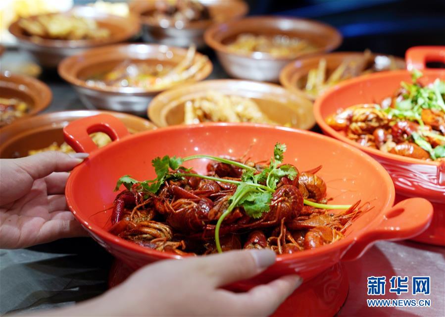 （社会）（5）上海豫园开启夏日“食玩”季