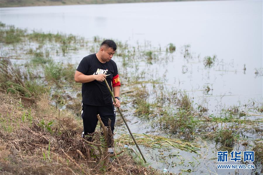 （防汛抗洪·图文互动）（2）在大堤上成长，为人民守护——洪水中的青年“生力军”