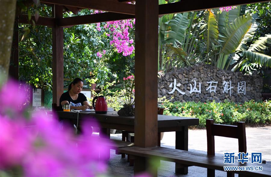 (新华全媒头条·走向我们的小康生活·图文互动)(10)留住乡愁留住美——千村竞秀缀琼州
