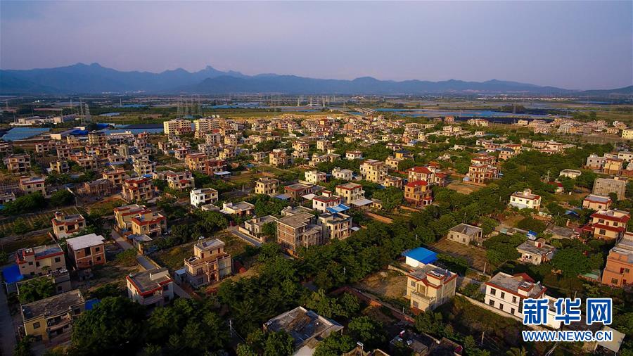 (新华全媒头条·走向我们的小康生活·图文互动)(14)留住乡愁留住美——千村竞秀缀琼州
