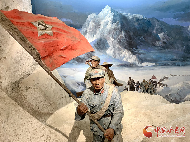 还原红军长征翻雪山的场景六盘山红军长征纪念馆的顶部是红军长征
