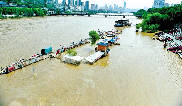 黄河兰州段 水位回落还需半月左右