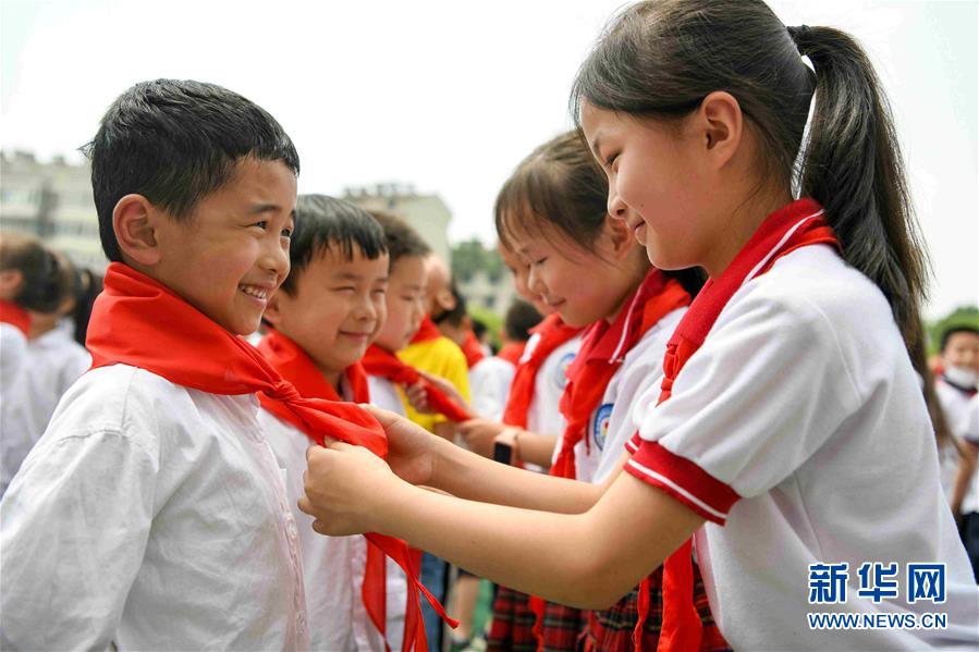 (新华全媒头条·图文互动)(2)“美丽的中国梦属于你们”——以习近平同志为核心的党中央关心少年儿童工作纪实