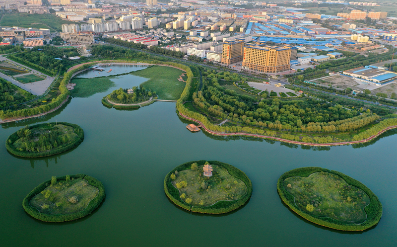 【飞阅甘肃】张掖润泉湖公园：一汪青绿夏意浓