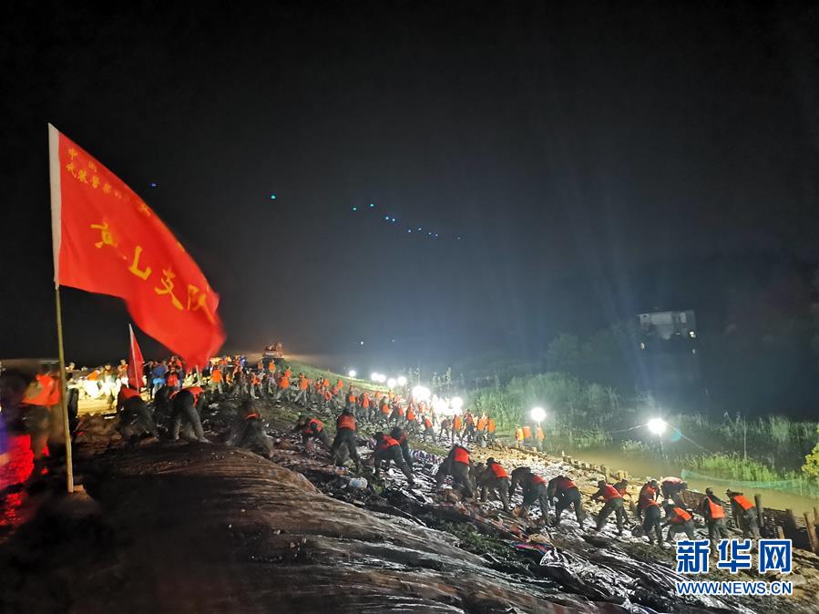 (防汛抗洪·图文互动)(1)哪里有需要就战斗在哪里——武警安徽总队黄山支队抗洪抢险记事