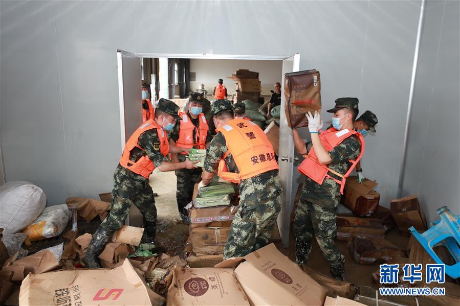 (防汛抗洪·图文互动)(2)哪里有需要就战斗在哪里——武警安徽总队黄山支队抗洪抢险记事