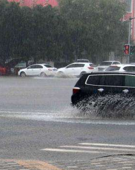 近期甘肃省河东有两次暴雨天气