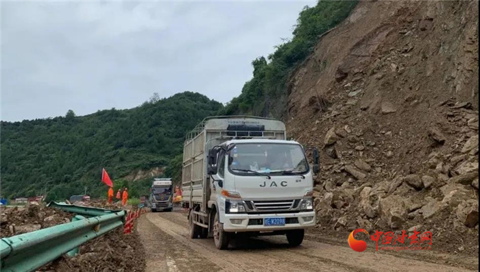 陇南境内10处受阻公路抢通