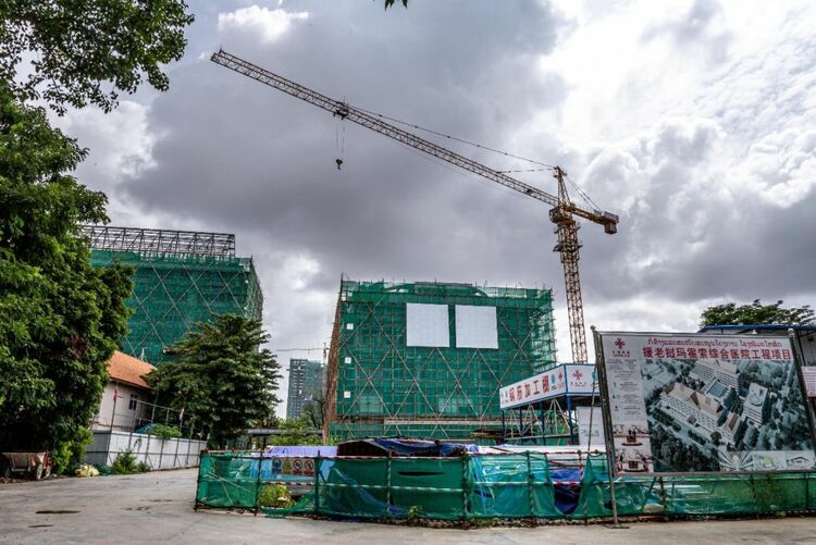 他们为建设最大援外医院项目而坚守在老挝