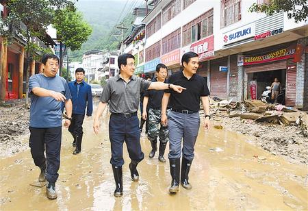 林铎在陇南检查指导防汛救灾工作时强调  始终把人民群众生命安全放在第一位 全力以赴做好防汛救灾和恢复重建工作