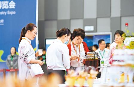 永不落幕的药博会 ——第三届中国（甘肃）中医药产业博览会综述