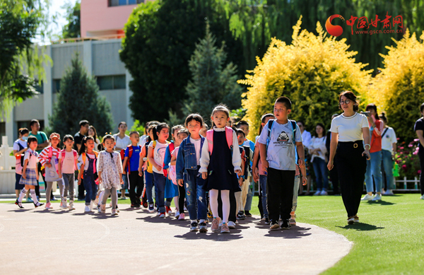 酒泉各中小学：我们开学了！