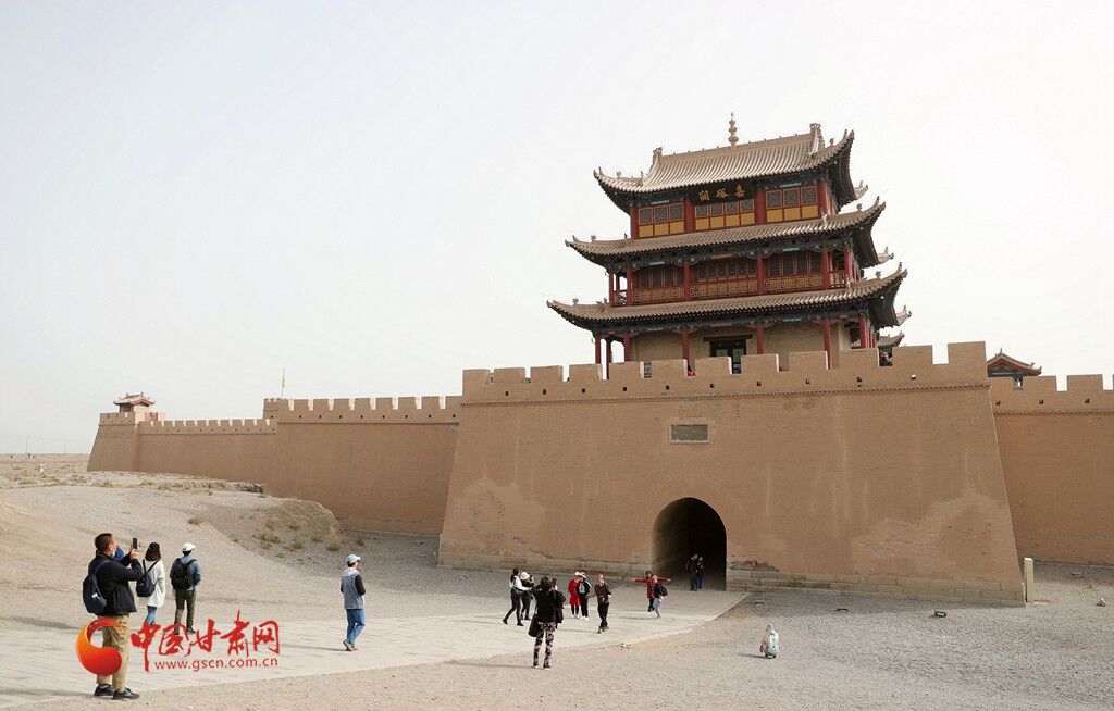 【跟着总书记看甘肃】嘉峪关:构建大格局 天地之间护长城