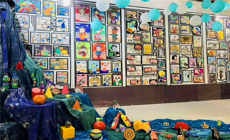 "迎祖国华诞,展民办风采"西峰区民办培训学校师生书画展现场新建小学