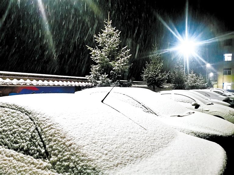 华家岭迎来入秋首场大雪