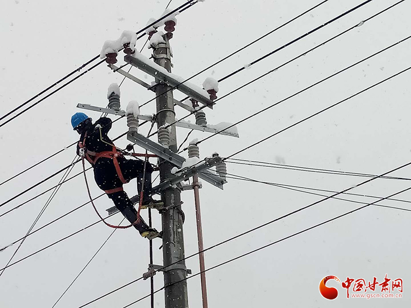 国网甘肃省电力公司：应对突发冰雪天气 紧急抢修临夏电网