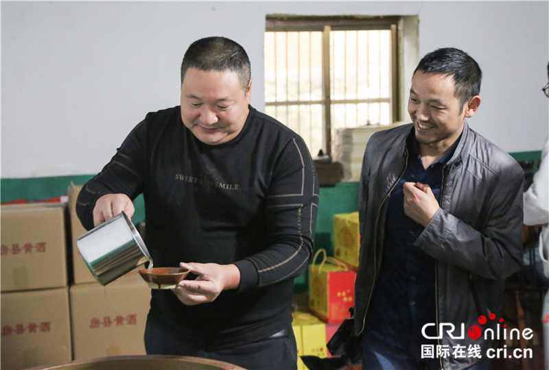 【文化扶贫在行动:湖北篇】山高挡不住酒香 看十堰房县“一壶酒”酿成的小康