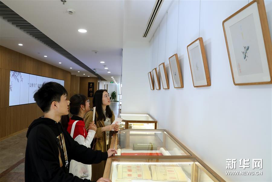 （文化）（8）“国家级非物质文化遗产木版水印艺术作品展”在同济大学揭幕