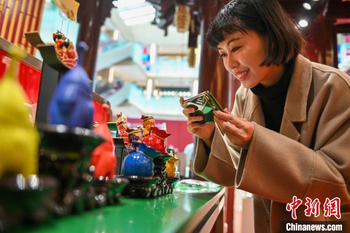 “盛京宫赏”沈阳故宫文创体验店启幕近两百种文创产品展出