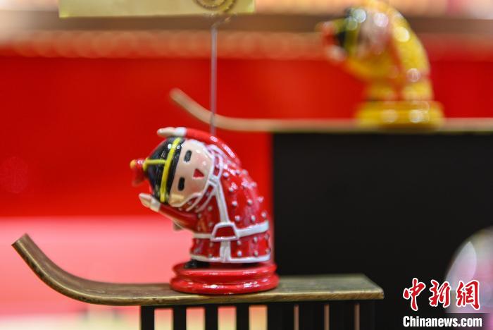 “盛京宫赏”沈阳故宫文创体验店中的文创产品。　于海洋 摄