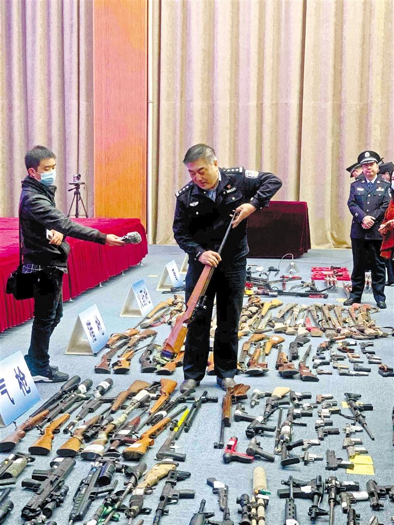 全省公安机关集中统一销毁非法枪爆物品