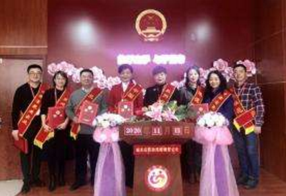 甘肃省举办结婚登记集体颁证仪式