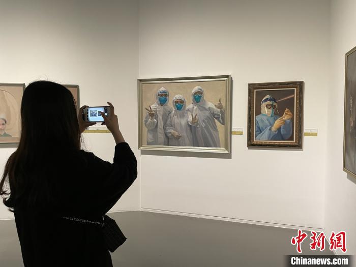 2020沪港澳台绘画联展在沪开幕 康玉湛 摄 点击进入下一页
