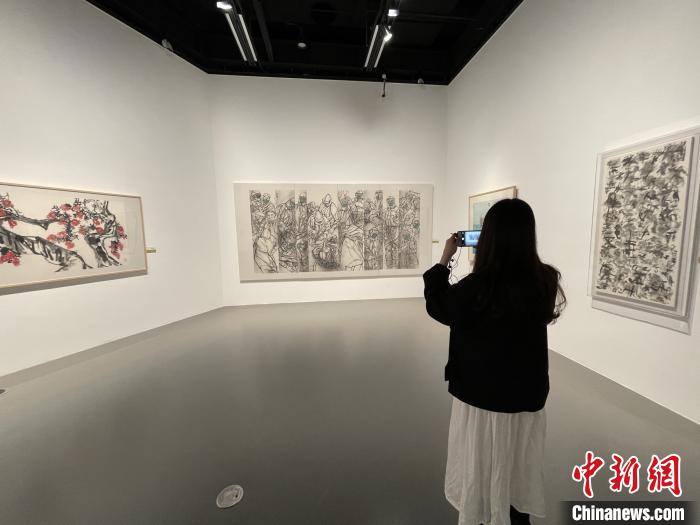 2020沪港澳台绘画联展在沪开幕 康玉湛 摄 点击进入下一页