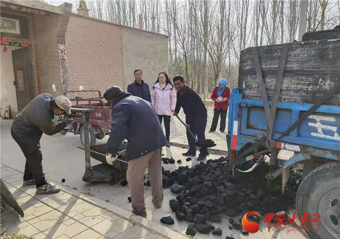 金昌金川区：煤炭送到村民家这个冬天有温暖