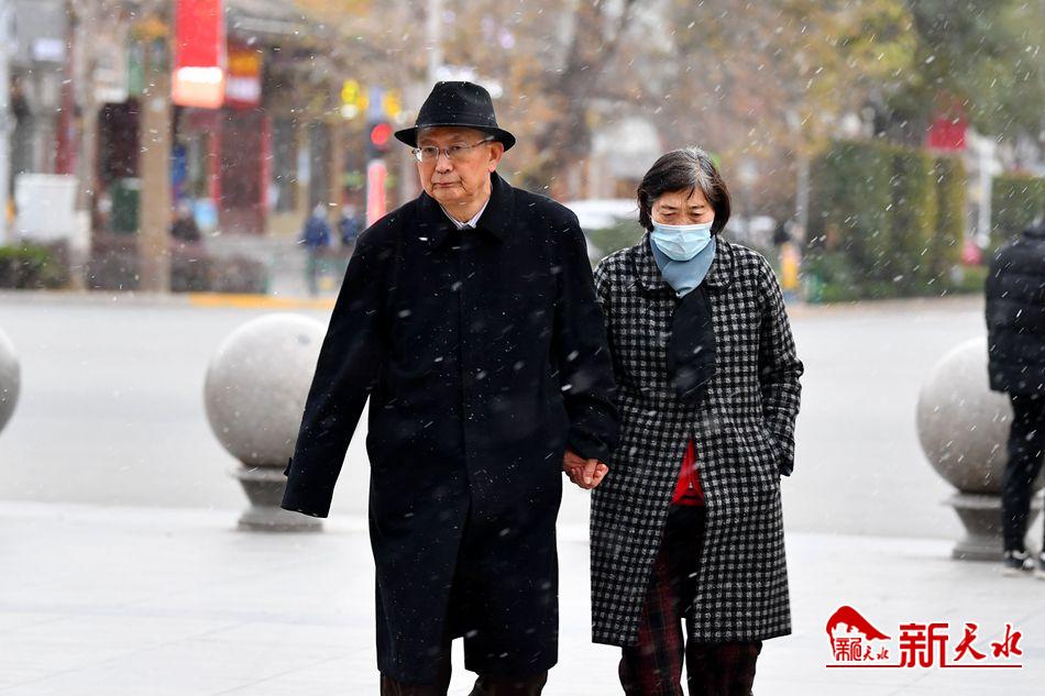 初雪来了！一起在天水街头，共赴“白头”！