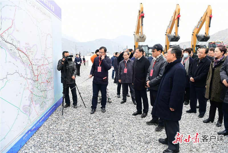 《无极五注册平台官网_唐仁健宣布新建天水至陇南铁路暨陈家沟煤矿专用线正式开工》
