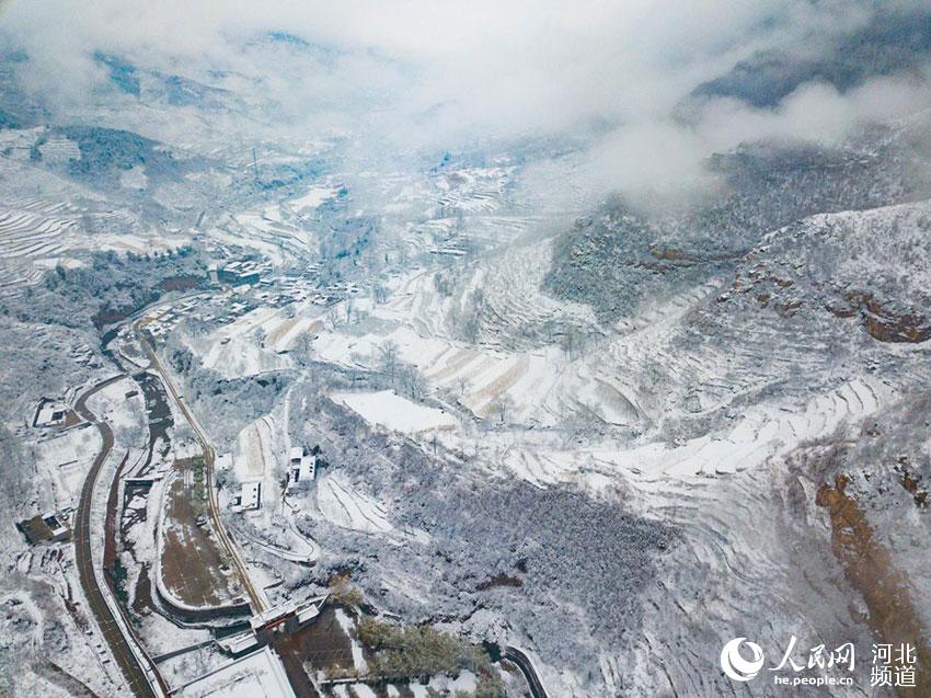 河北省邢台市云梦山银装素裹,美如水墨山水画。 燕立涛摄
