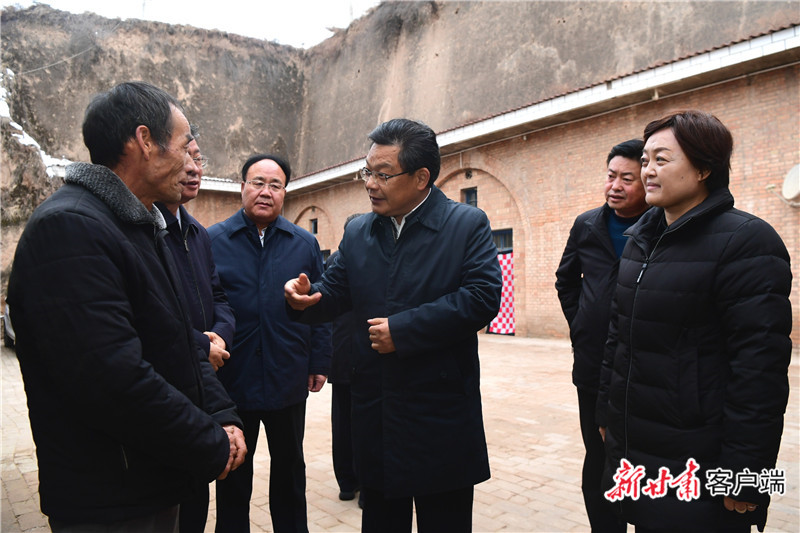 《无极五平台_【快讯】任振鹤在庆阳市调研并向南梁革命烈士纪念碑敬献花篮》