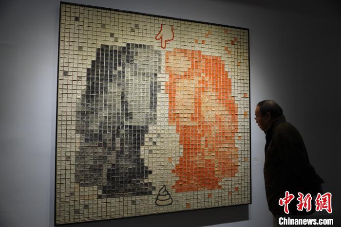 闽籍当代艺术家陈宗光个展“彷宋”在福州展出,吸引观众逛展“打卡”。 彭莉芳 摄 闽籍当代艺术家陈宗光个展“彷宋”在福州展出,吸引观众逛展“打卡”。 彭莉芳 摄