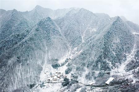 甘肃省陇南市康县一处乡村雪景