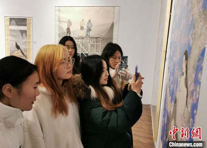 江苏省研究生中国画大赛优秀作品展正在南通举行，展期至2021年3月1日，近20所院校的120件作品获奖并参展。南通大学供图