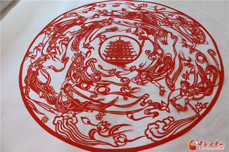 近年来,敦煌剪纸艺人紧紧围绕莫高窟壁画等敦煌文化元素,开展剪纸