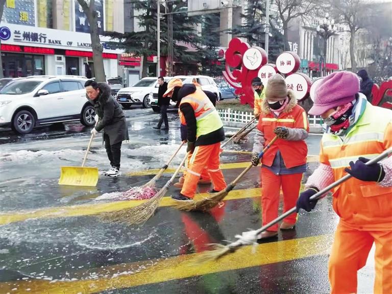 温骤降导致连续爆管兰州西固环卫快速响应破冰除雪